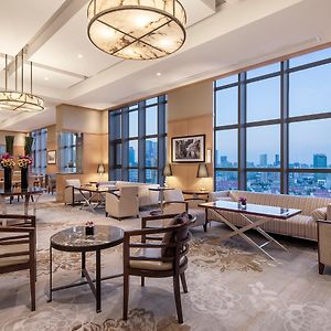 1 King Premium Lounge Access City View